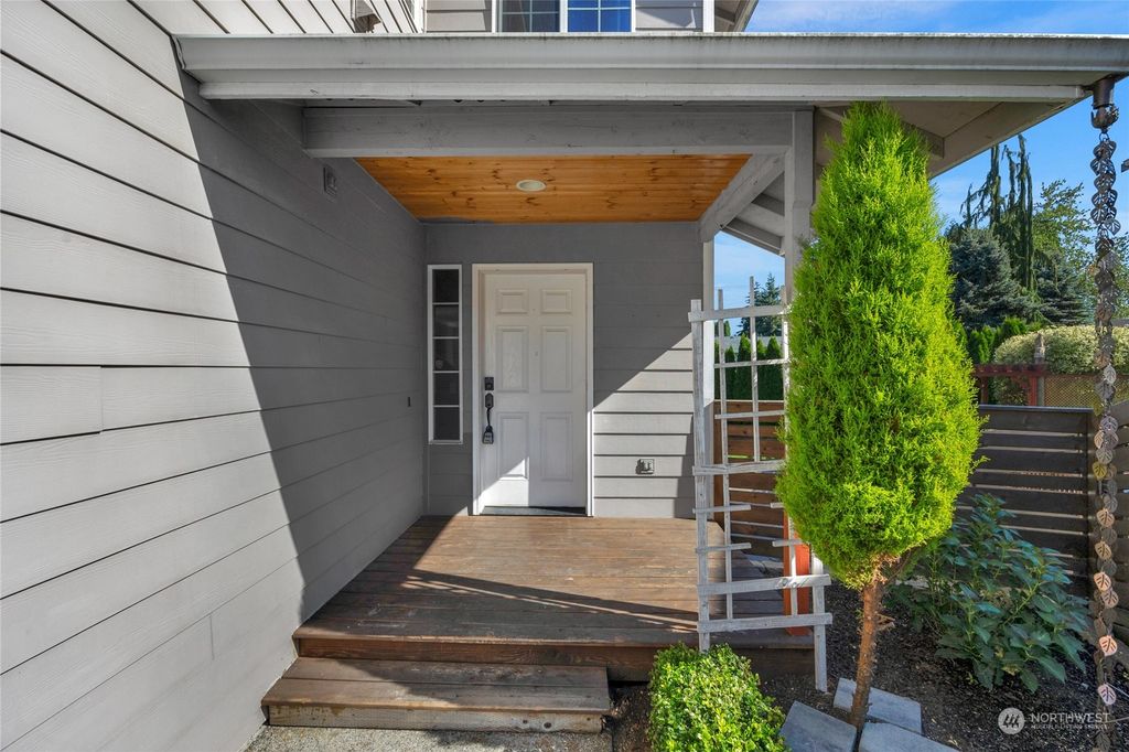 Photo of 811 N Granite Avenue, Granite Falls, WA 98252 (MLS # 2284941)