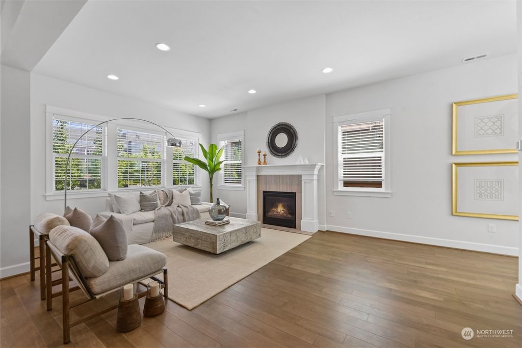Photo of 468 6th Lane NE, Issaquah, WA 98029 (MLS # 2069379)
