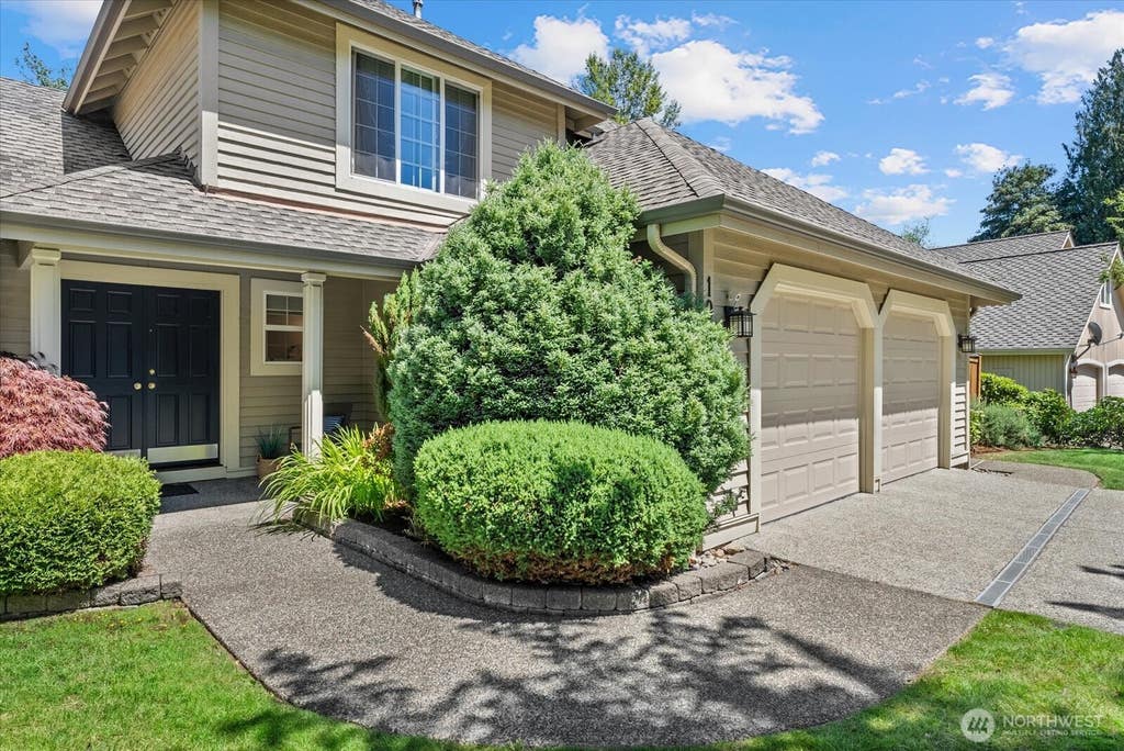 Photo of 1030 NW Inneswood Drive, Issaquah, WA 98027 (MLS # 2541505)