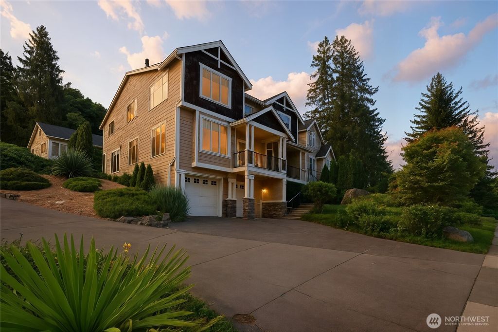 Photo of 2126 W Mukilteo Boulevard, Everett, WA 98203 (MLS # 2422426)