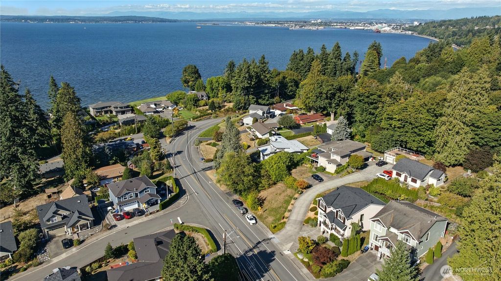 Photo of 2126 W Mukilteo Boulevard, Everett, WA 98203 (MLS # 2422426)