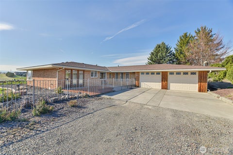 Photo of 91 Wilson Road, Yakima, WA 98901 (MLS # 2570478)