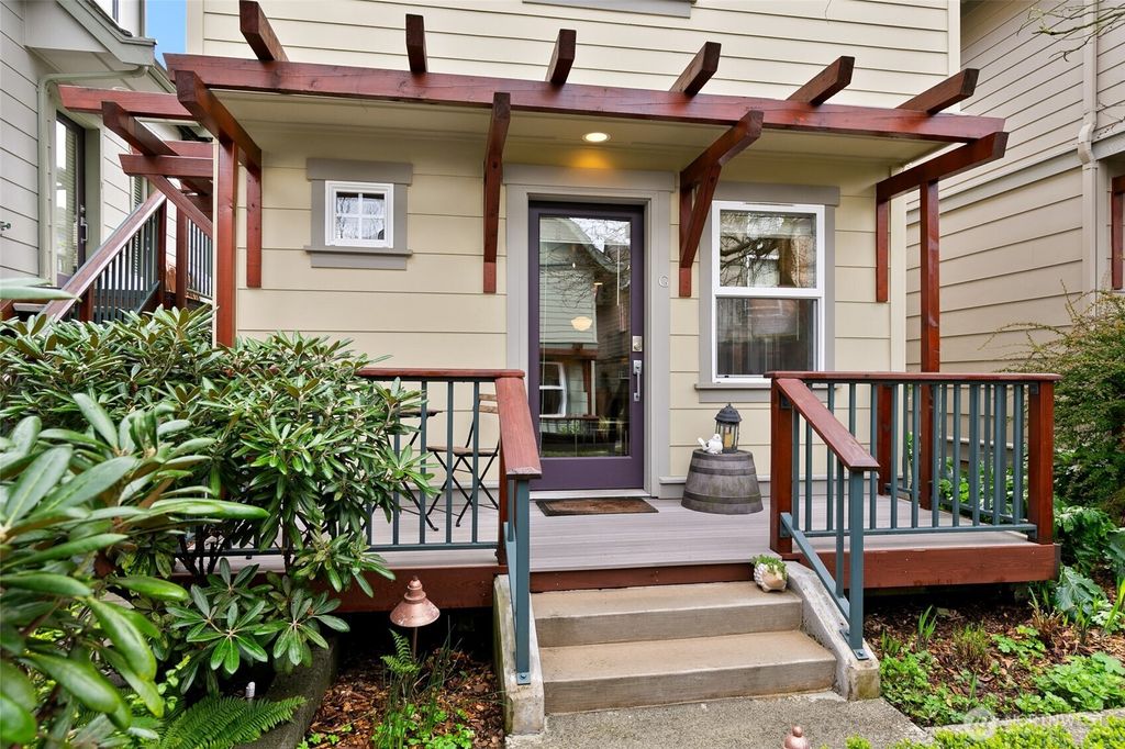 Photo of 6318 5th Avenue NE #G, Seattle, WA 98115 (MLS # 2357336)