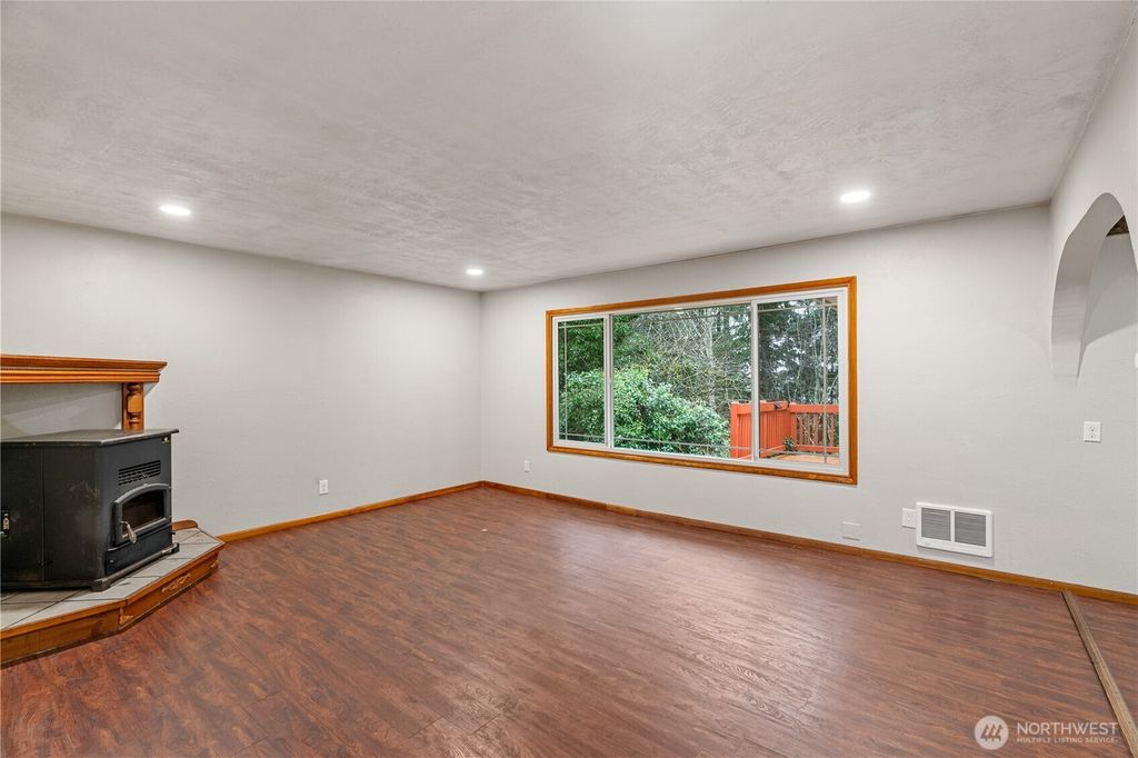 Photo of 1315 Thomas Street, Aberdeen, WA 98520 (MLS # 2467745)