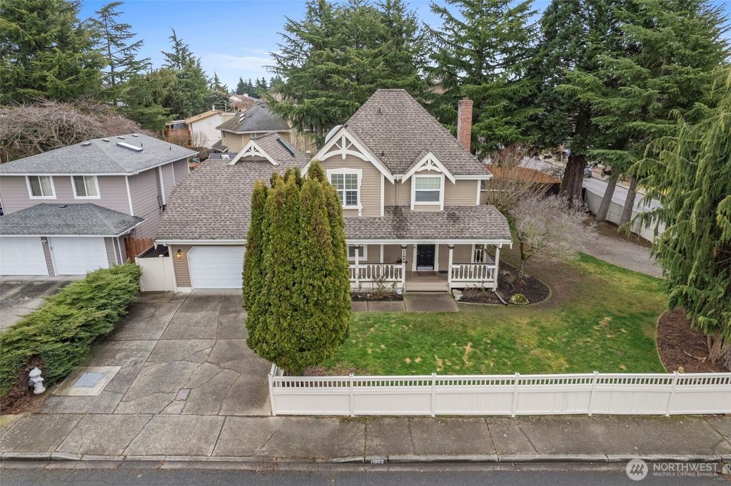 Photo of 11002 SE 220th Place, Kent, WA 98031 (MLS # 2488150)