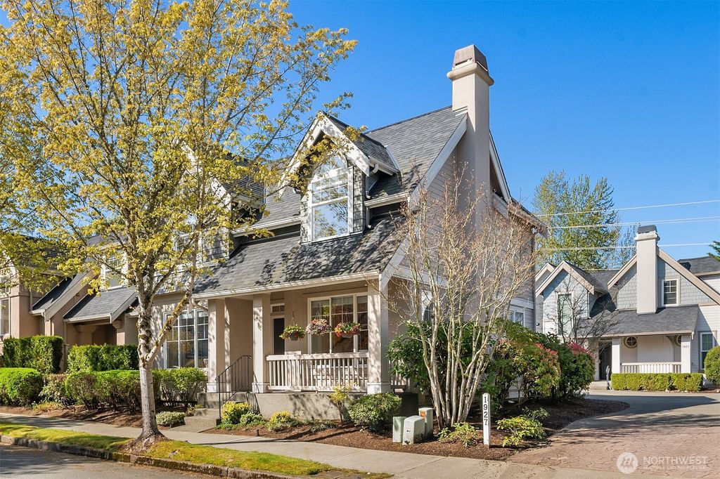 Photo of 1917 14th Court NE, Issaquah, WA 98029 (MLS # 2359930)