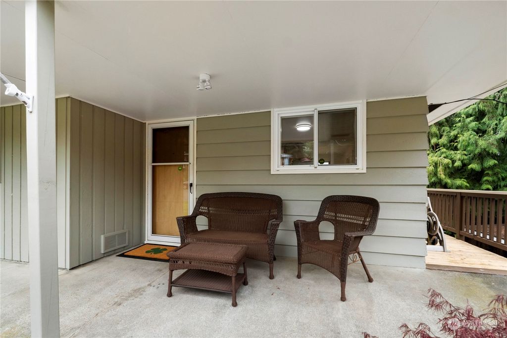Photo of 14448 6th Avenue S, Burien, WA 98168 (MLS # 2220590)