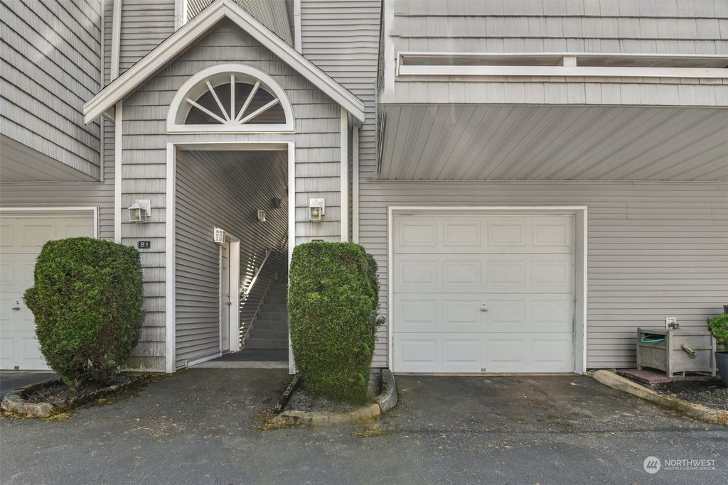 Photo of 601 12th Avenue NW #B2, Issaquah, WA 98027 (MLS # 2069605)