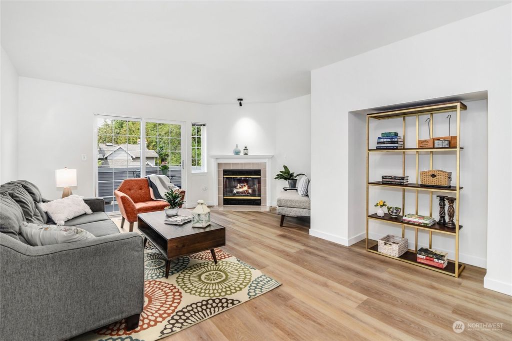 Photo of 601 12th Avenue NW #B2, Issaquah, WA 98027 (MLS # 2069605)