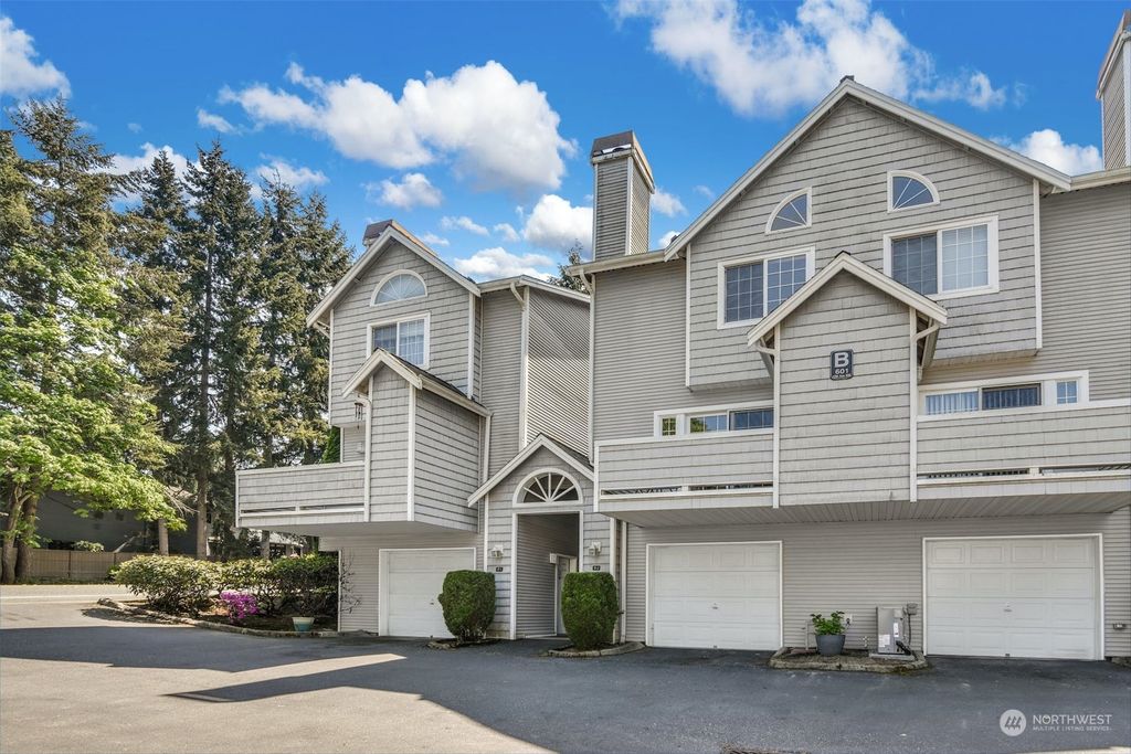 Photo of 601 12th Avenue NW #B2, Issaquah, WA 98027 (MLS # 2069605)