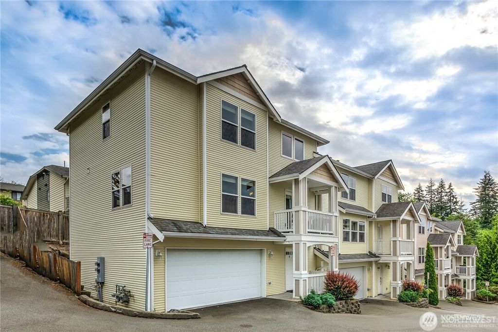 Photo of 15410 40th Avenue W #8, Lynnwood, WA 98087 (MLS # 2402573)