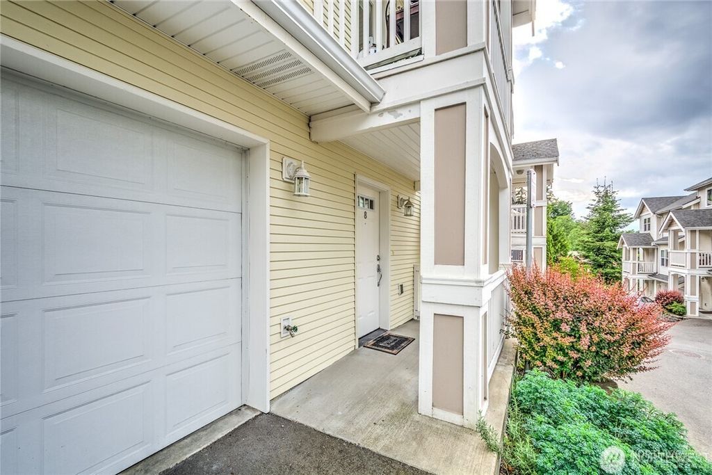 Photo of 15410 40th Avenue W #8, Lynnwood, WA 98087 (MLS # 2402573)