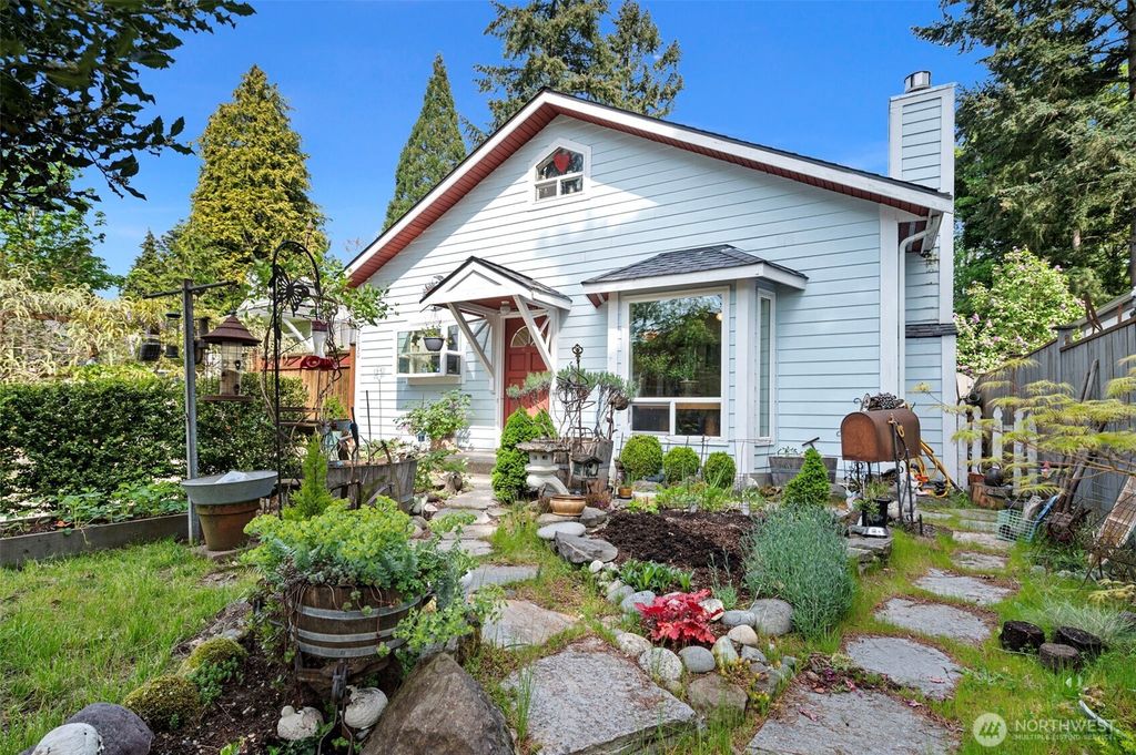 Photo of 12030 35th Avenue NE, Seattle, WA 98125 (MLS # 2368949)