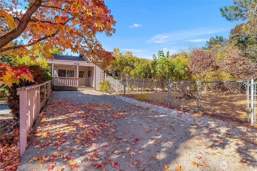 Photo of 2510 N Ashland Ave, East Wenatchee, WA 98802 (MLS # 2449206)