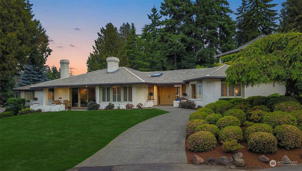 Photo of 1804 70th Avenue SE, Mercer Island, WA 98040 (MLS # 2075123)