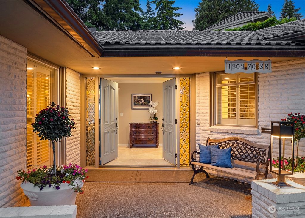 Photo of 1804 70th Avenue SE, Mercer Island, WA 98040 (MLS # 2075123)