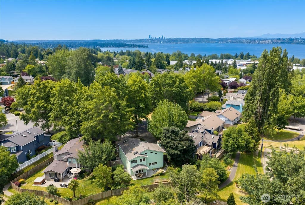 Photo of 910 6th Place S, Kirkland, WA 98033 (MLS # 2544227)