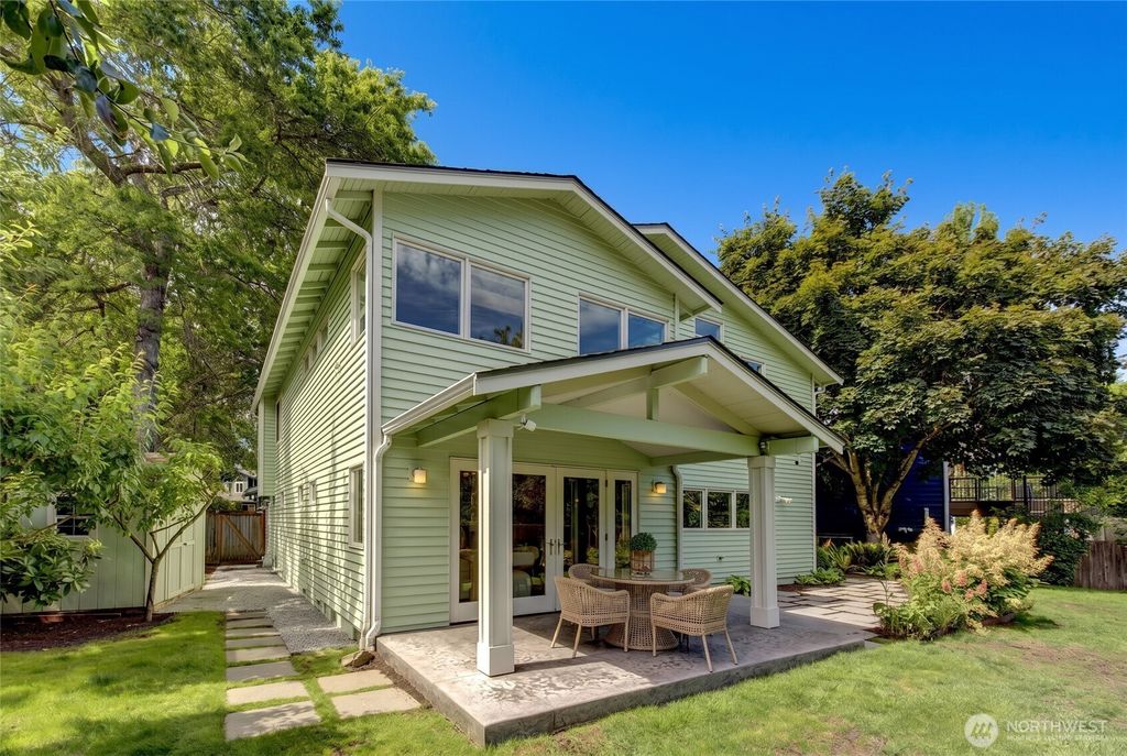 Photo of 910 6th Place S, Kirkland, WA 98033 (MLS # 2544227)