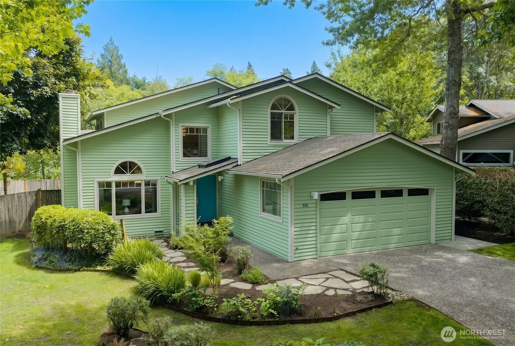 Photo of 910 6th Place S, Kirkland, WA 98033 (MLS # 2544227)