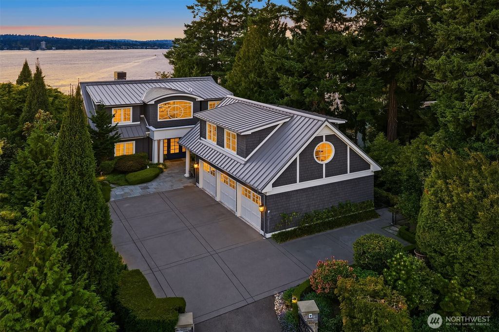 Photo of 2409 Evergreen Point Road, Medina, WA 98039 (MLS # 2434670)