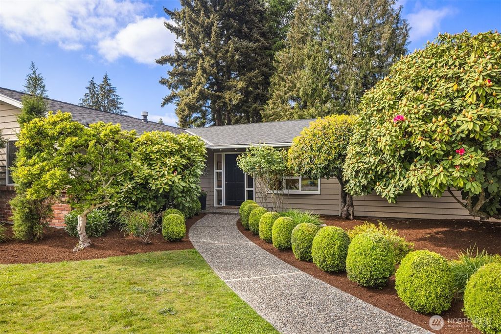 Photo of 8320 SE 62nd Street, Mercer Island, WA 98040 (MLS # 2519865)