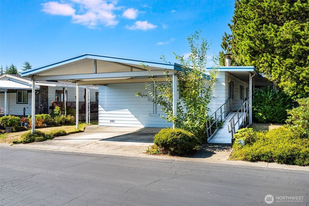 Photo of 21807 107th Ave SE Ave #28, Kent, WA 98031 (MLS # 2467683)