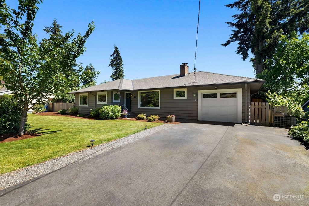 Photo of 1032 E Walnut Street, Kent, WA 98030 (MLS # 2250228)