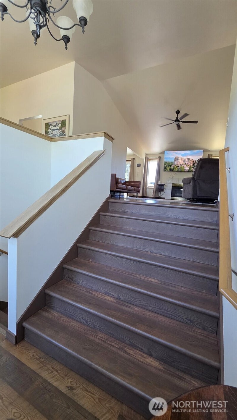 128 Berggren Road N
