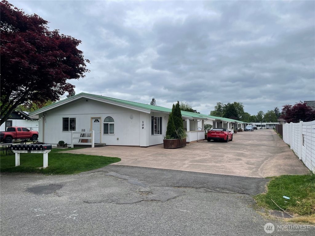 Photo of 109 4th Avenue SE, Pacific, WA 98047 (MLS # 2520404)
