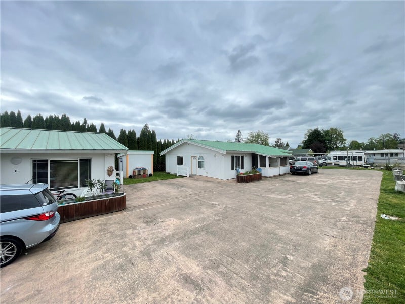 109 4th Avenue SE