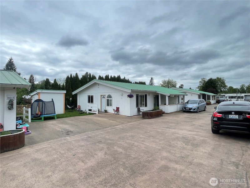 109 4th Avenue SE