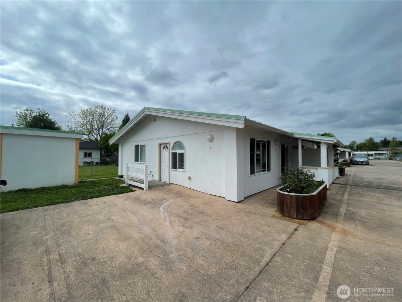 109 4th Avenue SE