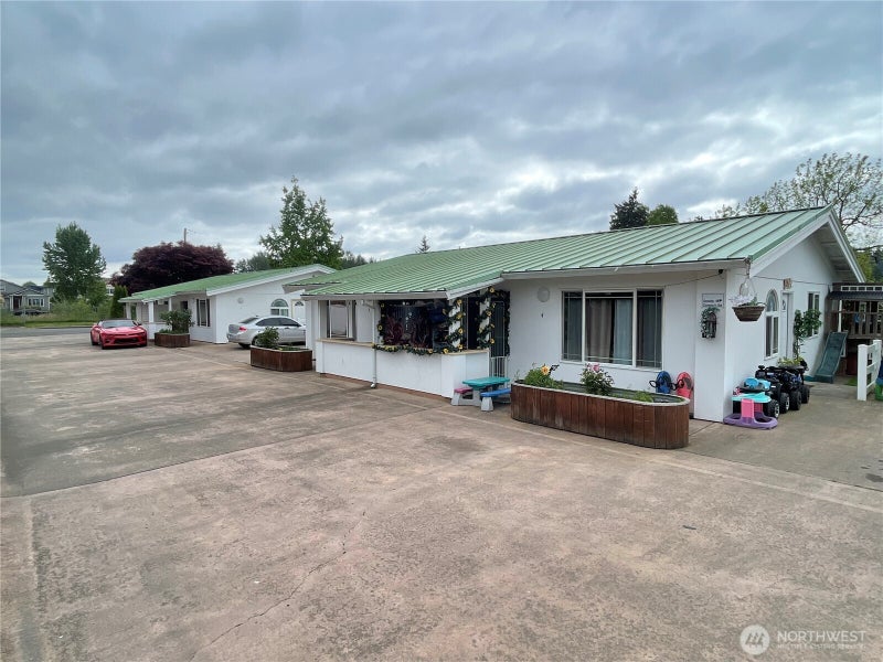 109 4th Avenue SE