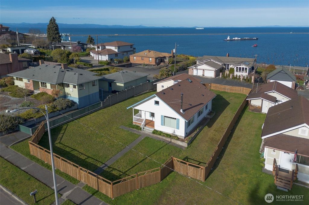Photo of 911 W Fifth Street, Port Angeles, WA 98363 (MLS # 2482503)