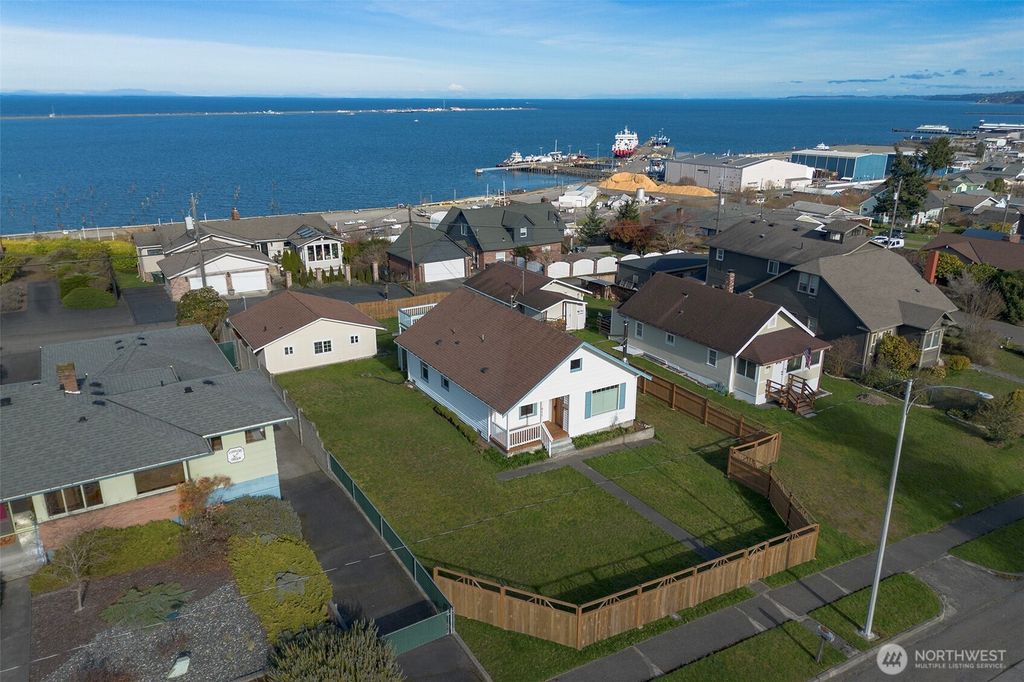 Photo of 911 W Fifth Street, Port Angeles, WA 98363 (MLS # 2482503)