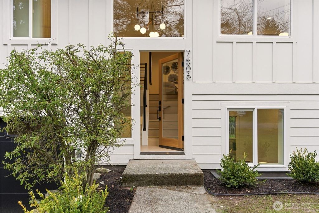 Photo of 7506 135th Place NE, Redmond, WA 98052 (MLS # 2487846)