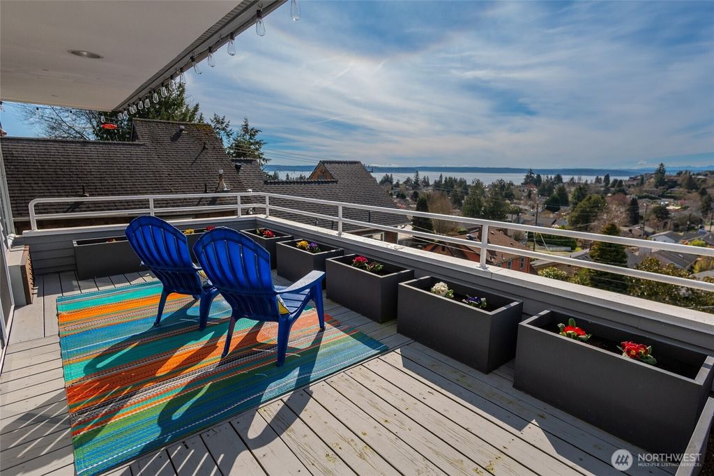 Photo of 4557 45th Avenue SW #403, Seattle, WA 98116 (MLS # 2348354)