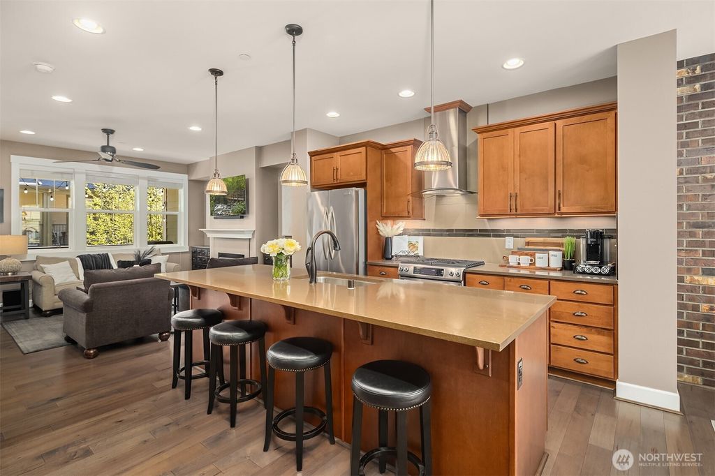 Photo of 1332 Brooklyn Walk Walk NE, Issaquah, WA 98029 (MLS # 2361315)