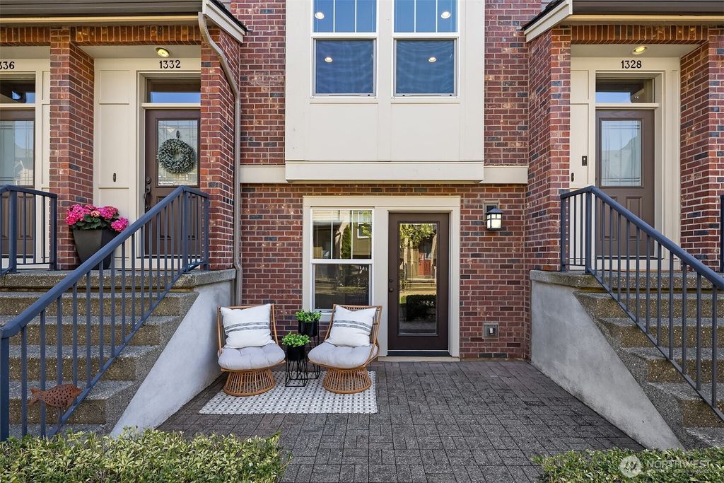 Photo of 1332 Brooklyn Walk Walk NE, Issaquah, WA 98029 (MLS # 2361315)