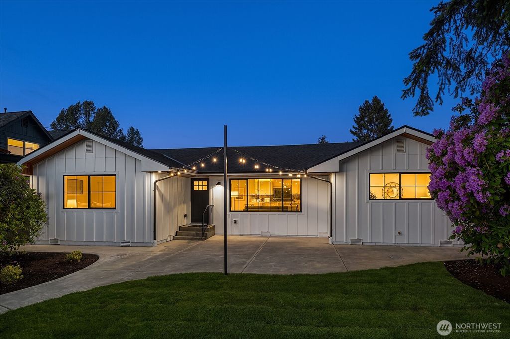 Photo of 507 Avenue A, Snohomish, WA 98290 (MLS # 2384185)