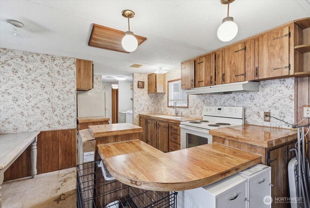 Photo of 121 Dill Avenue, Grand Coulee, WA 99133 (MLS # 2493615)