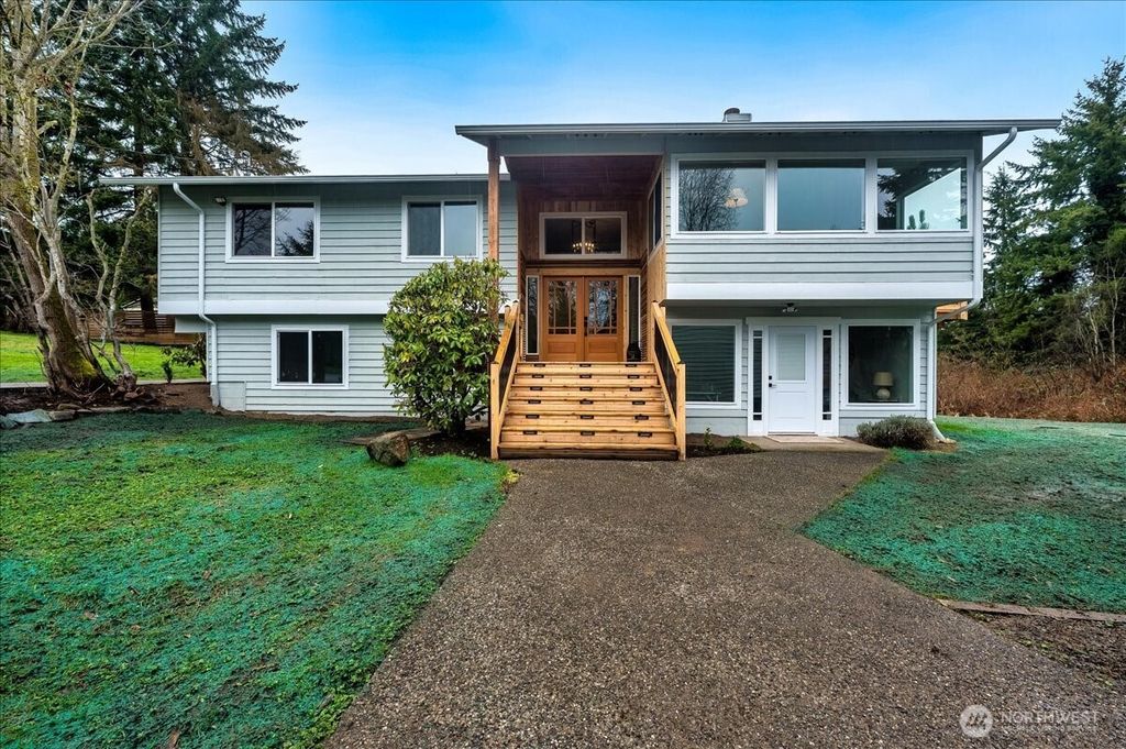 Photo of 16209 Broadway Avenue, Snohomish, WA 98296 (MLS # 2353292)