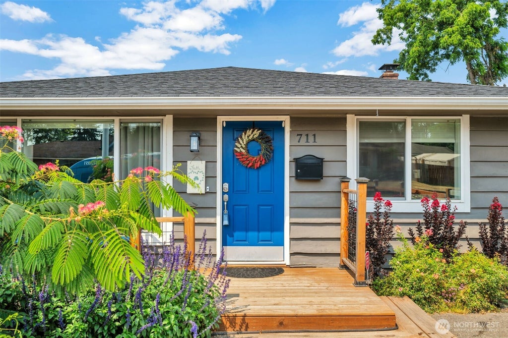 Photo of 711 6th Street SE, Auburn, WA 98002 (MLS # 2564762)