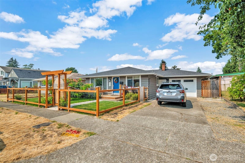 711 6th Street SE