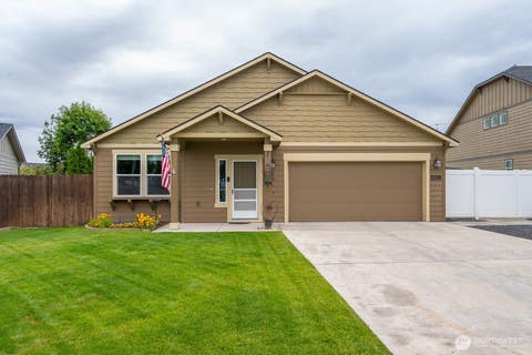 Photo of 4521 W Wesley Place, Moses Lake, WA 98837 (MLS # 2543729)