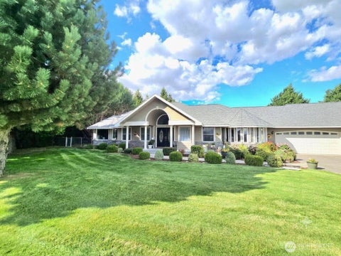 Photo of 327 Lancaster Road, Selah, WA 98942 (MLS # 2579281)