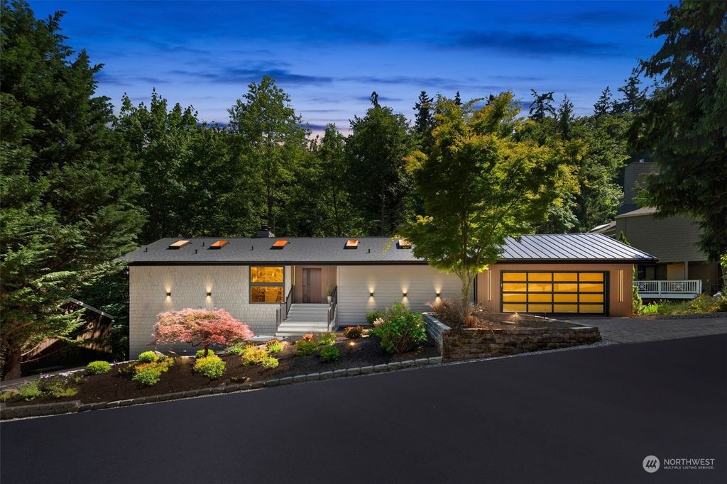 Photo of 9375 SE 47th Street, Mercer Island, WA 98040 (MLS # 2309049)