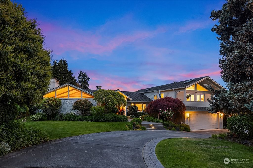 Photo of 9033 NE 37th Place, Yarrow Point, WA 98004 (MLS # 2243673)
