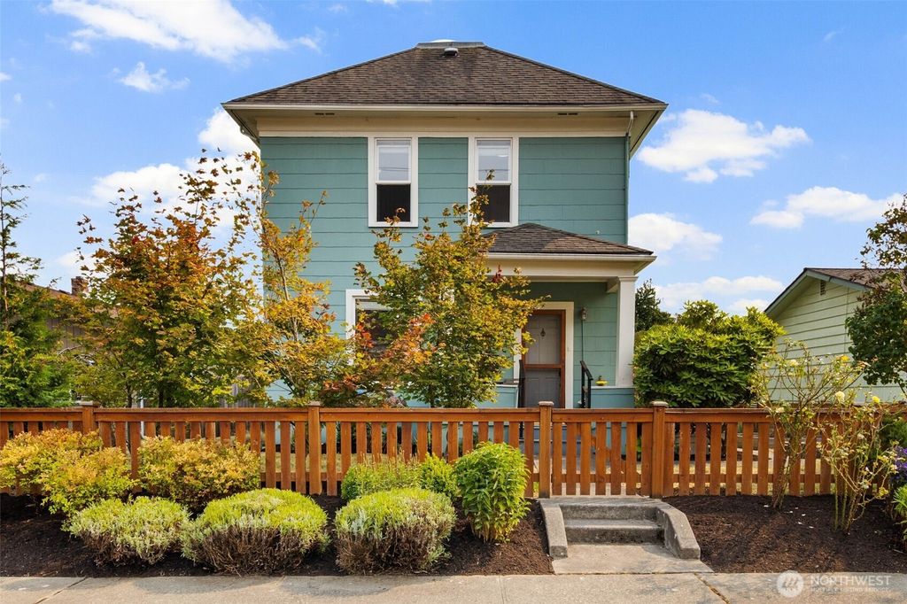Photo of 2307 Fulton Street, Everett, WA 98201 (MLS # 2430666)