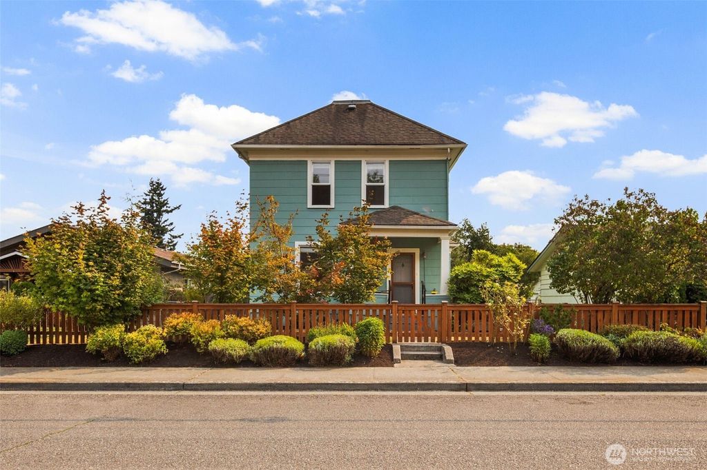 Photo of 2307 Fulton Street, Everett, WA 98201 (MLS # 2430666)